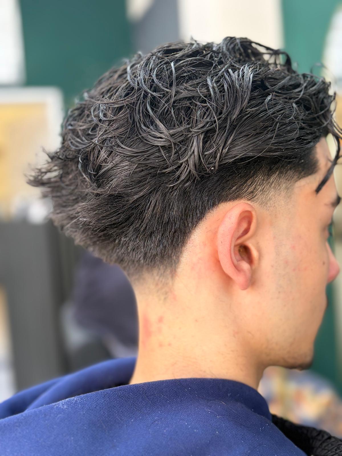 Moderner Teen-Schnitt mit Textur