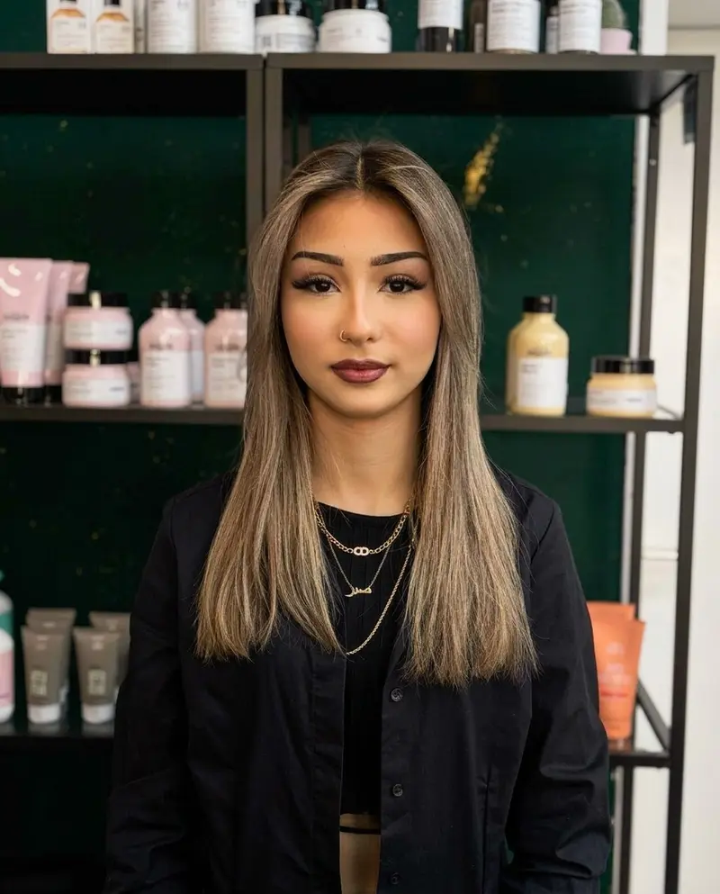 Melis – Stylistin bei Hair Deluxe