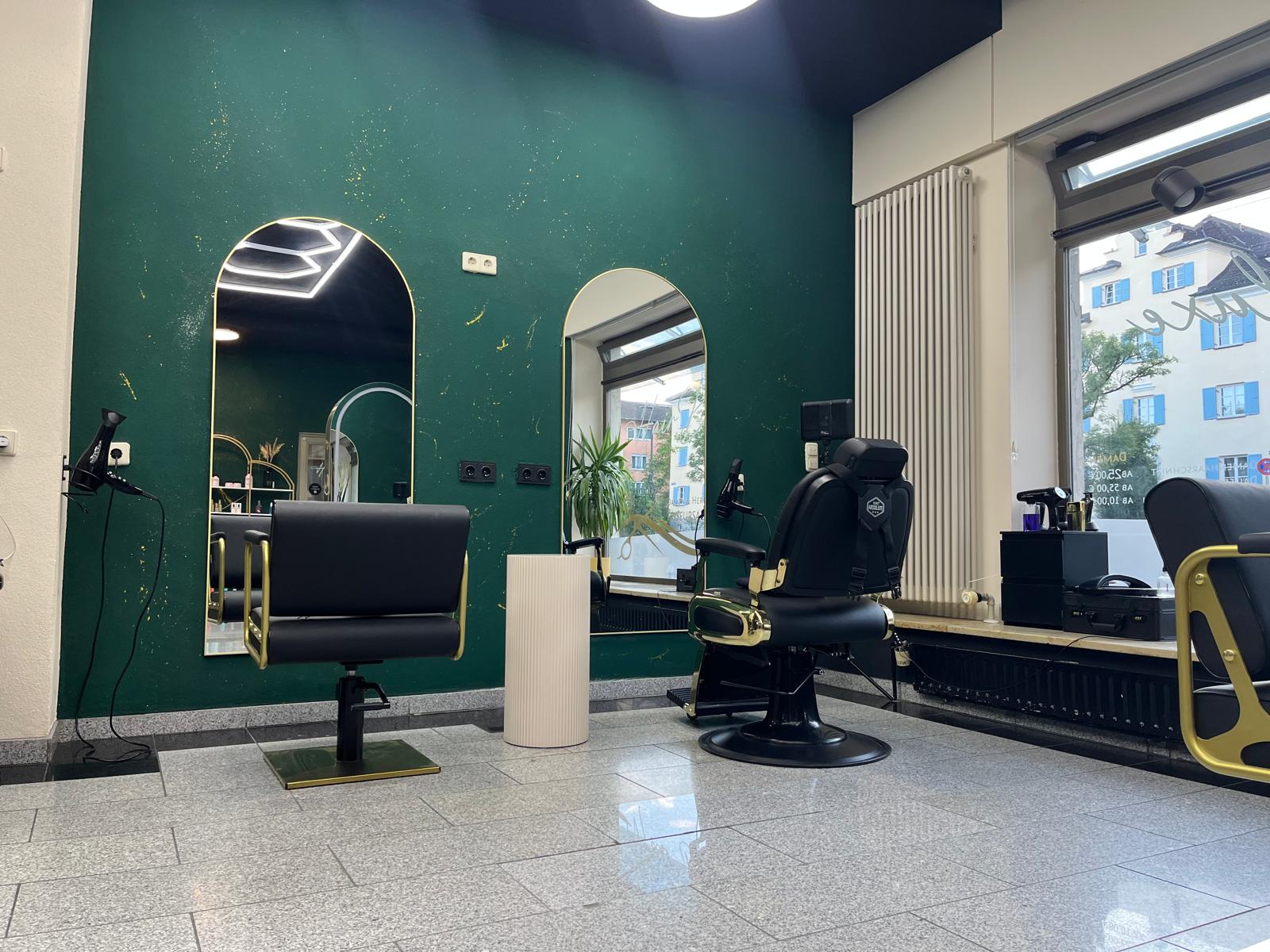 Barbier-Bereich mit klassischem Barberstuhl